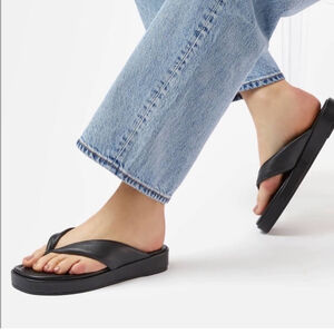 Dune London Longisland flip flop sandals black leather 40 padded thong 90s